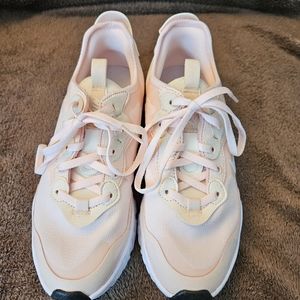 Nike tennis shoes, size 6